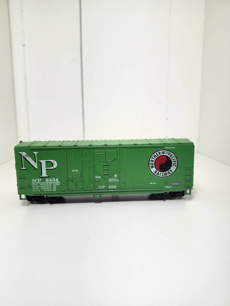 Vintage Ho Scale Athearn Northern Pacific 40` Grainloading Boxcar NP 8423 Blue Box